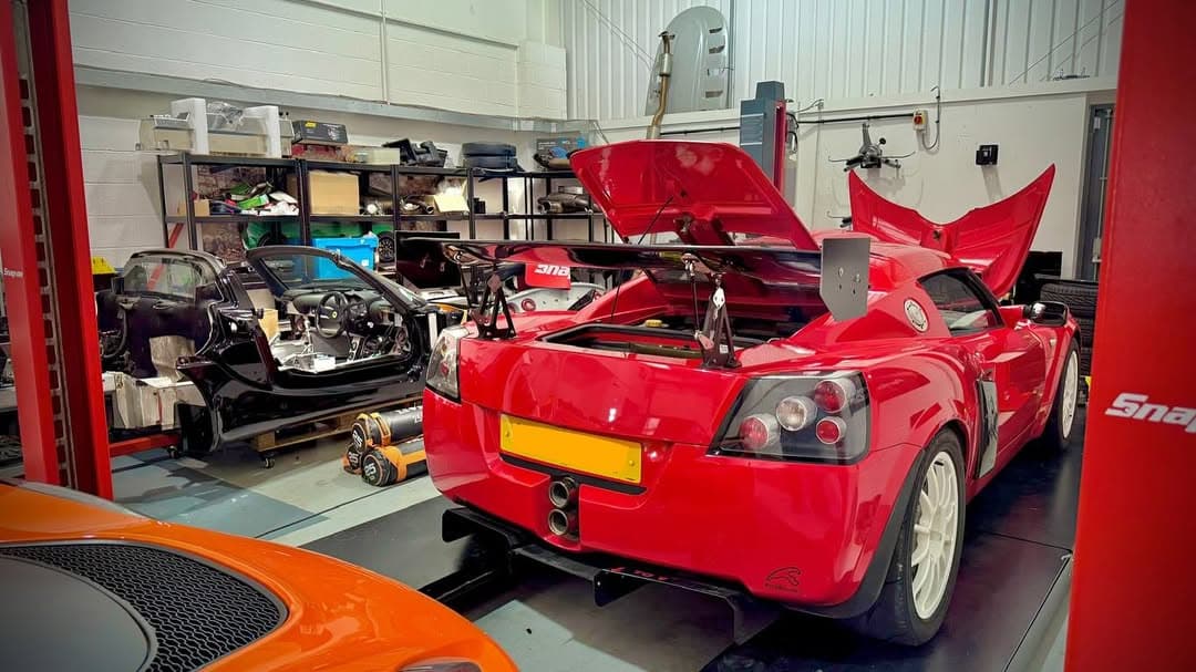 VX220 in Performance Autocare Workshop